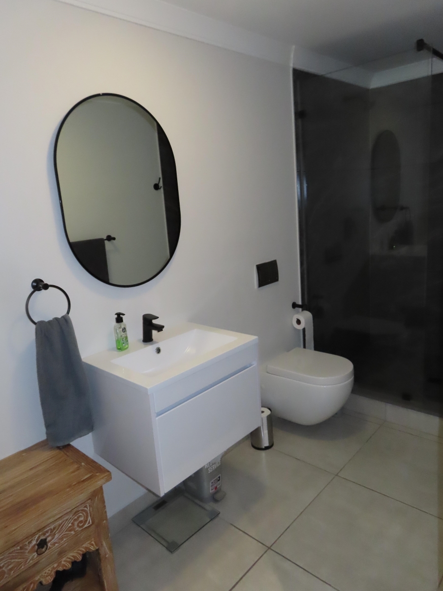 To Let 3 Bedroom Property for Rent in Paardevlei Western Cape